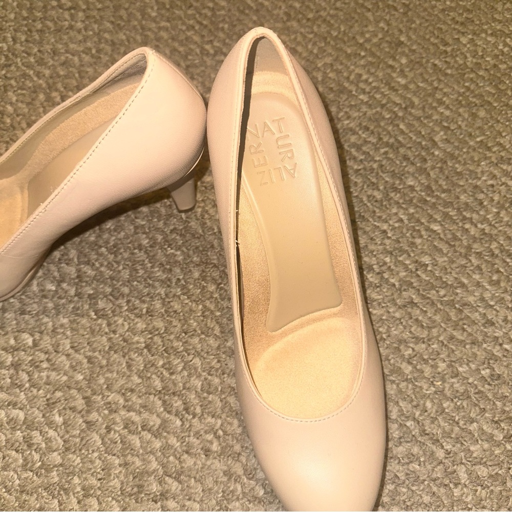 Naturalizer Cream Classic Heels - Picture 2 of 4